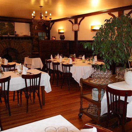 Logis Hotel Restaurant Des Voyageurs Pont-de-Salars Rom bilde