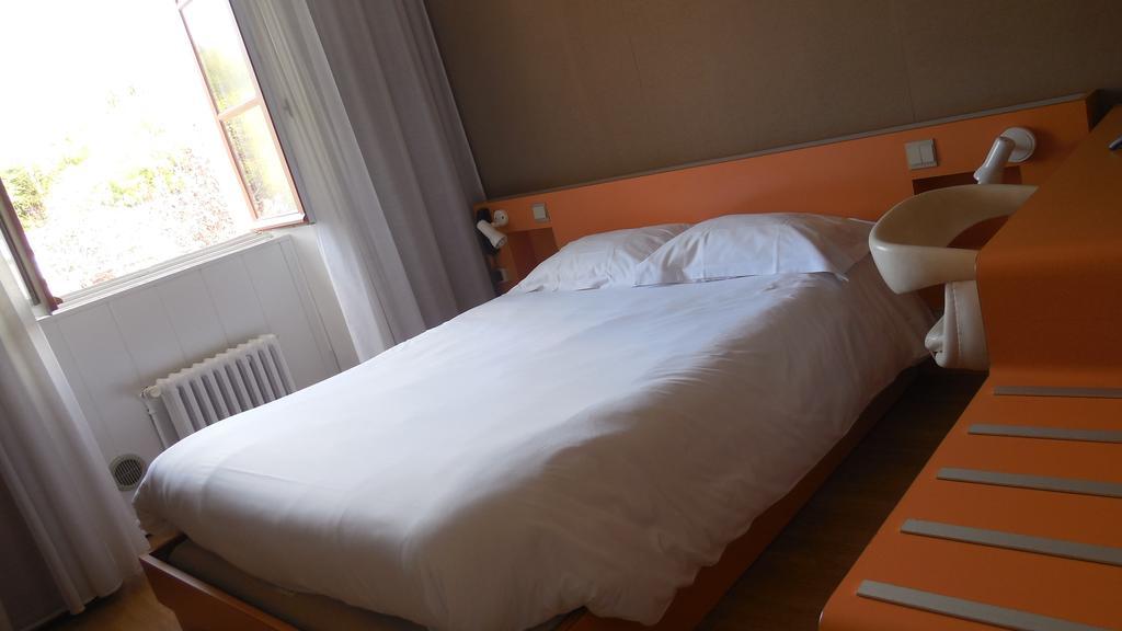 Logis Hotel Restaurant Des Voyageurs Pont-de-Salars Rom bilde