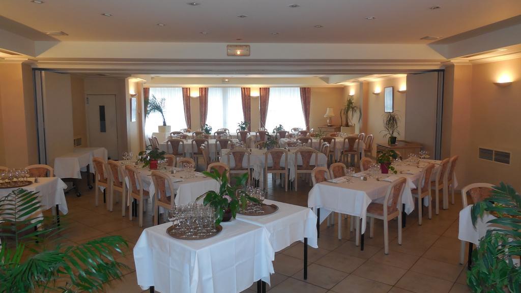 Logis Hotel Restaurant Des Voyageurs Pont-de-Salars Eksteriør bilde
