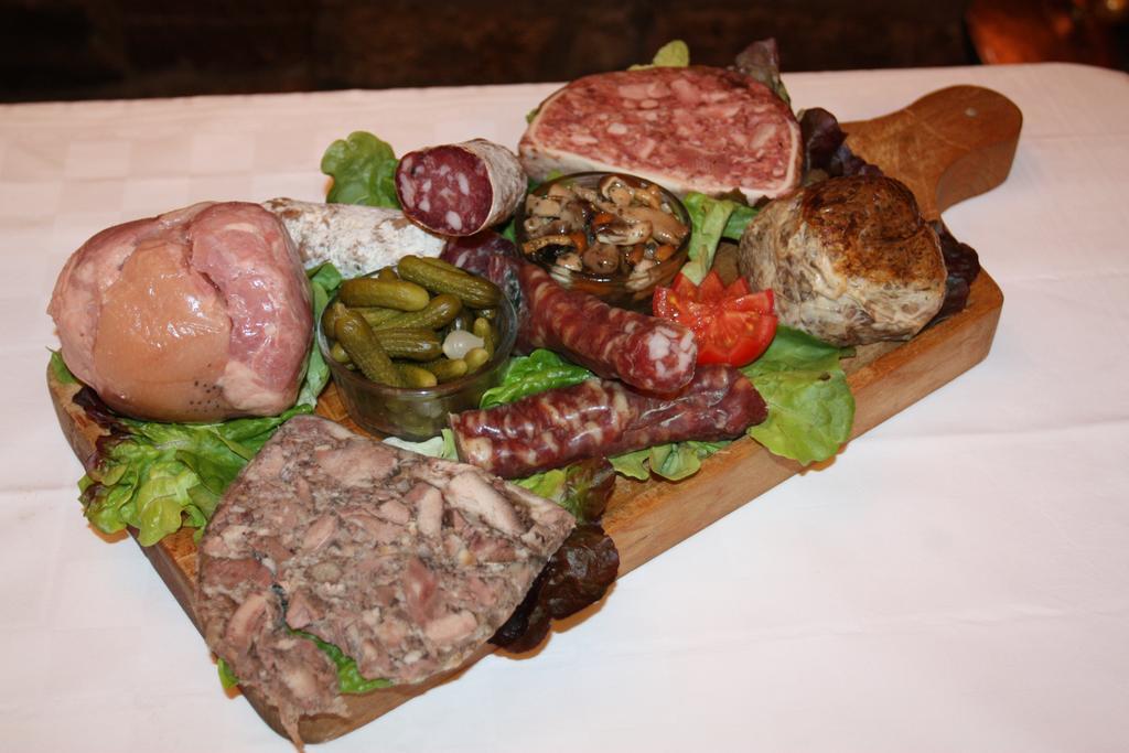 Logis Hotel Restaurant Des Voyageurs Pont-de-Salars Rom bilde
