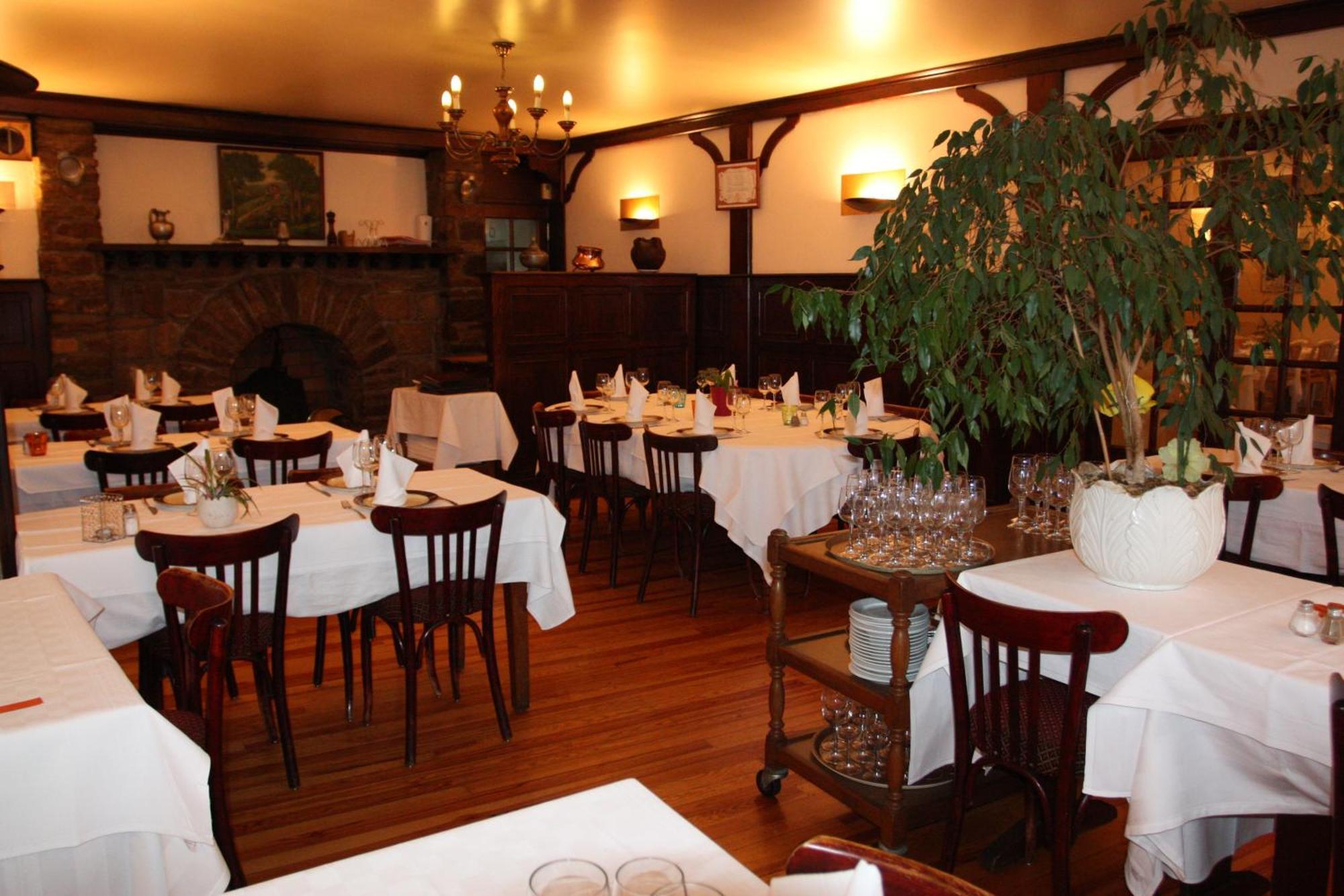 Logis Hotel Restaurant Des Voyageurs Pont-de-Salars Rom bilde