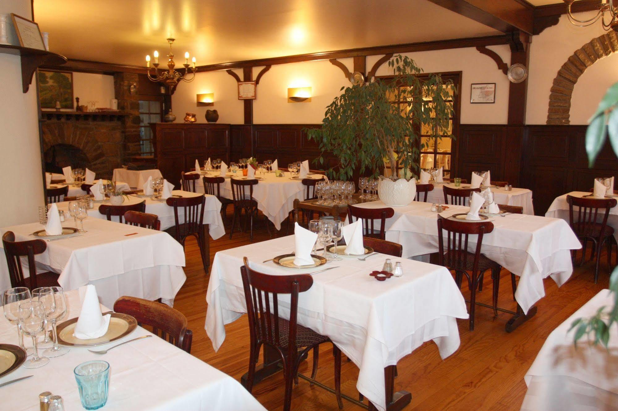Logis Hotel Restaurant Des Voyageurs Pont-de-Salars Eksteriør bilde