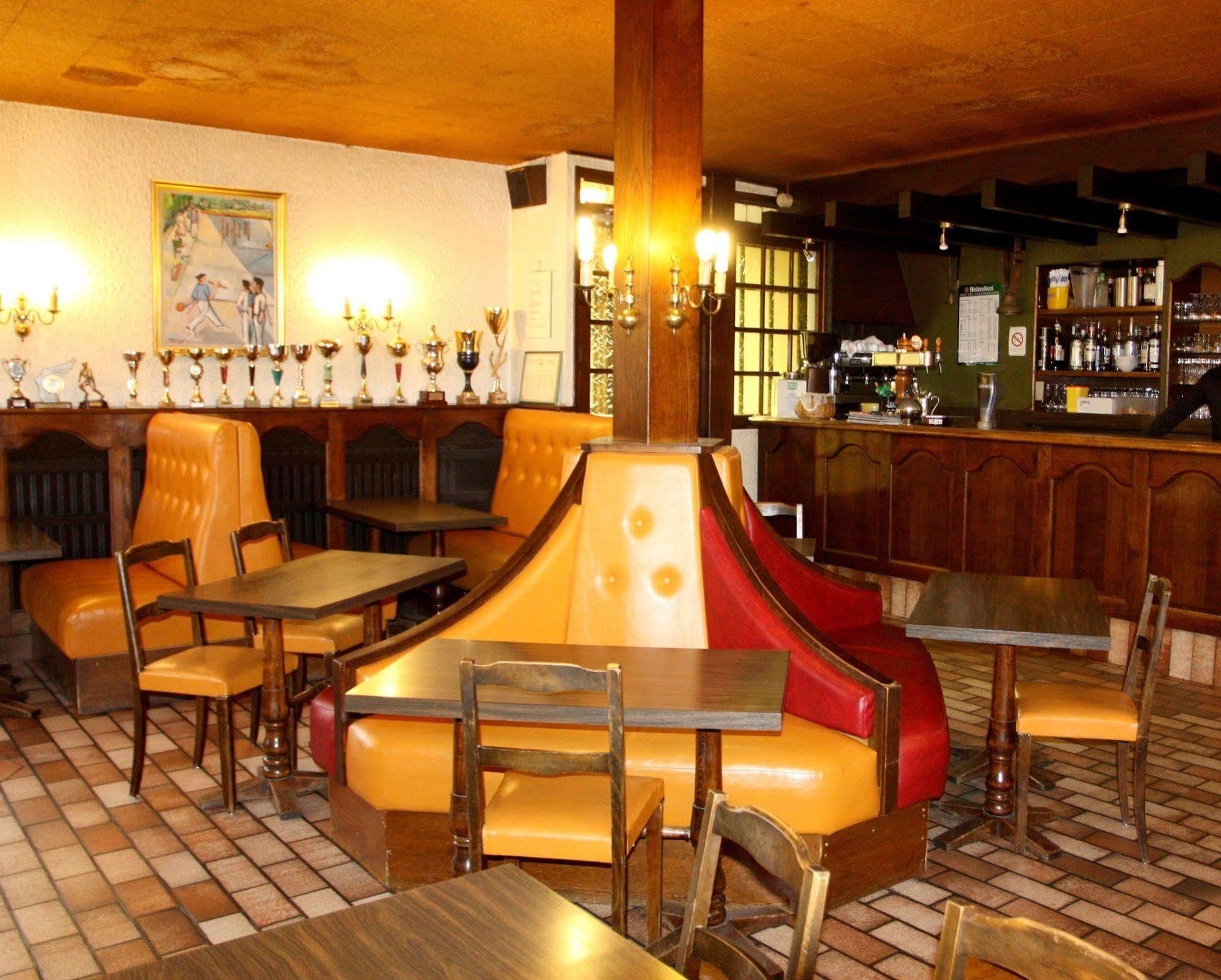 Logis Hotel Restaurant Des Voyageurs Pont-de-Salars Eksteriør bilde