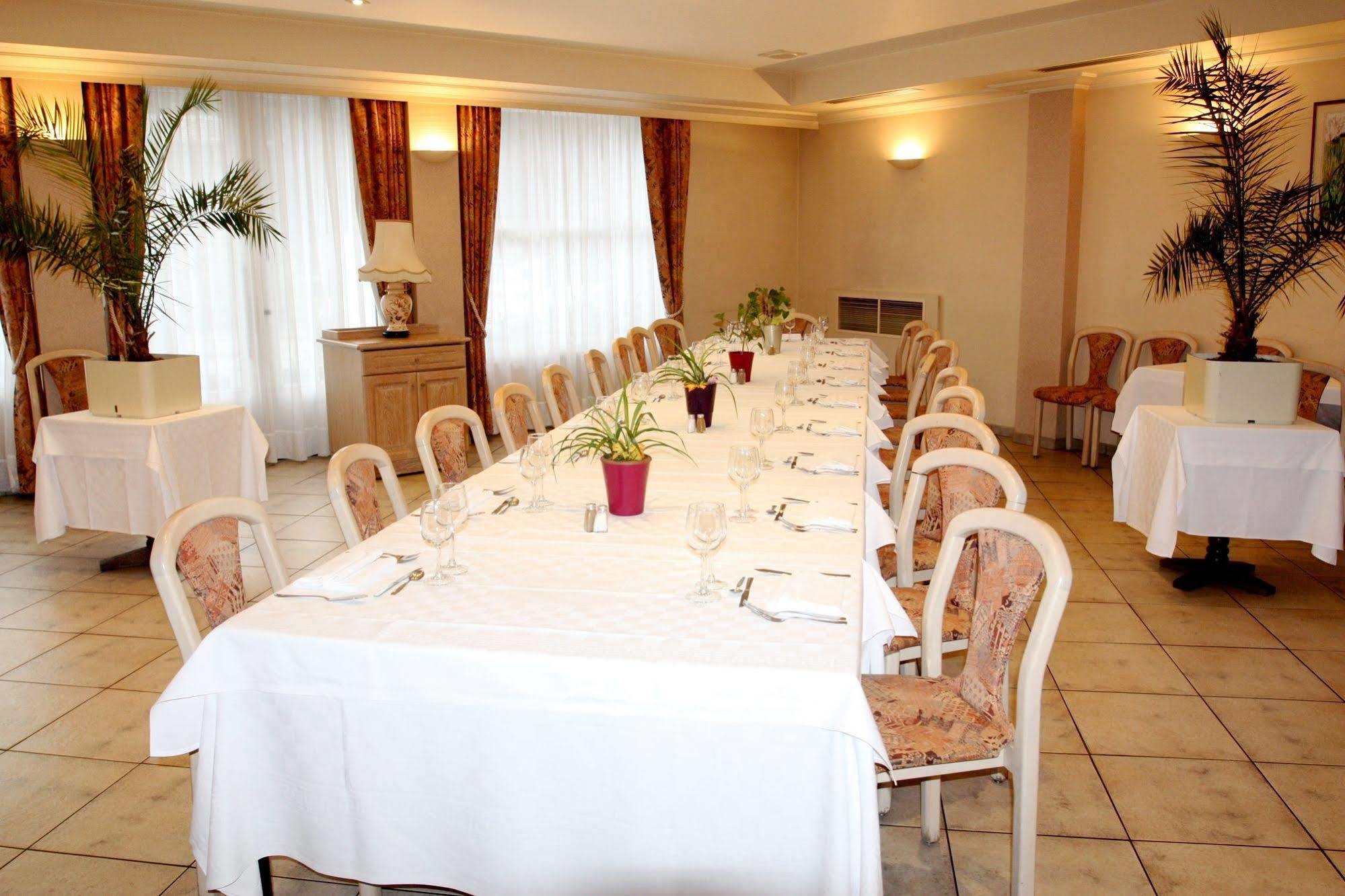 Logis Hotel Restaurant Des Voyageurs Pont-de-Salars Eksteriør bilde