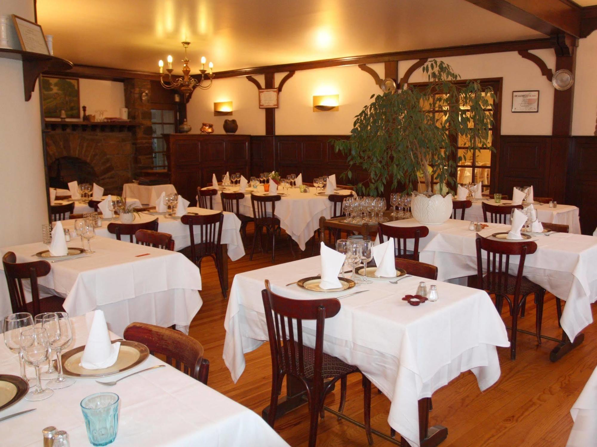Logis Hotel Restaurant Des Voyageurs Pont-de-Salars Eksteriør bilde