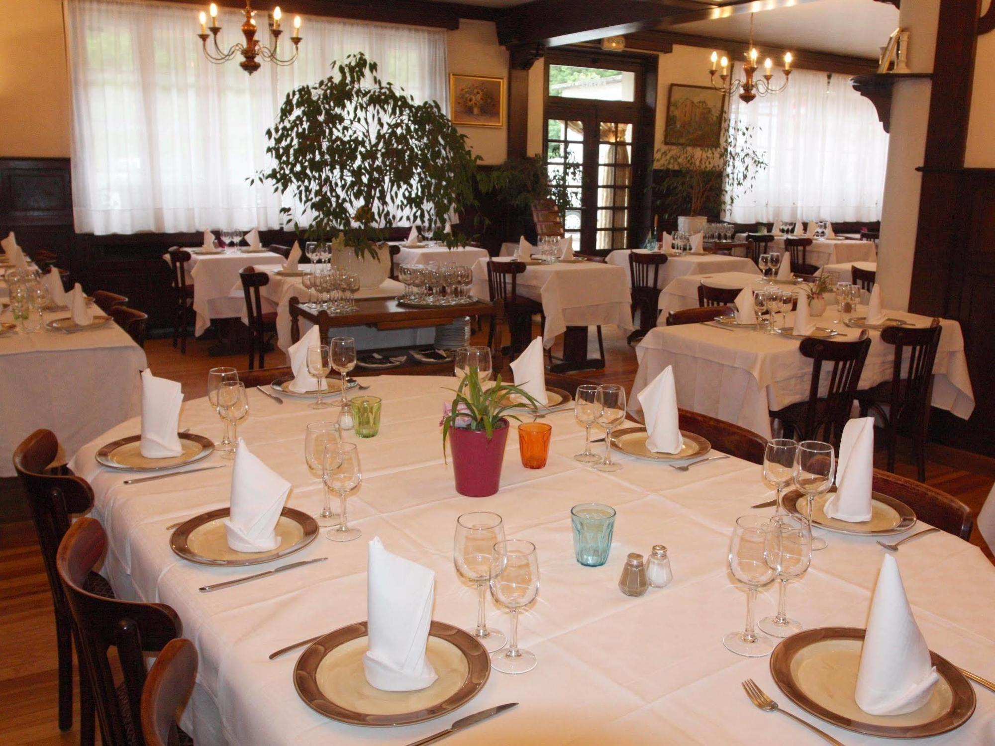 Logis Hotel Restaurant Des Voyageurs Pont-de-Salars Eksteriør bilde