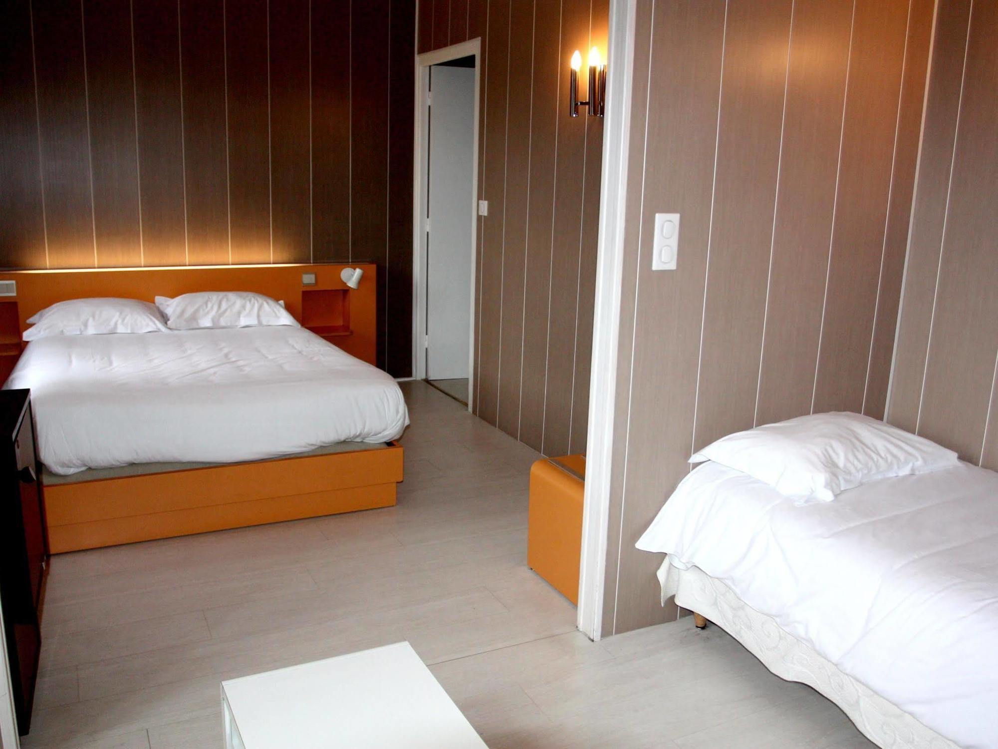 Logis Hotel Restaurant Des Voyageurs Pont-de-Salars Eksteriør bilde
